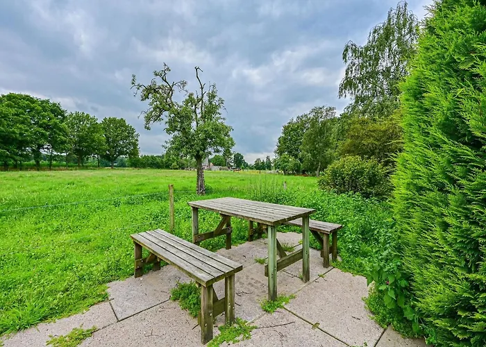 Cozy Countryside Getaway De Heurne